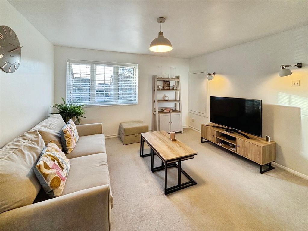 Property photo 3 of 11 06B9568d-Photo 2011-26-25 2C 2014 2009 2050.Jpg