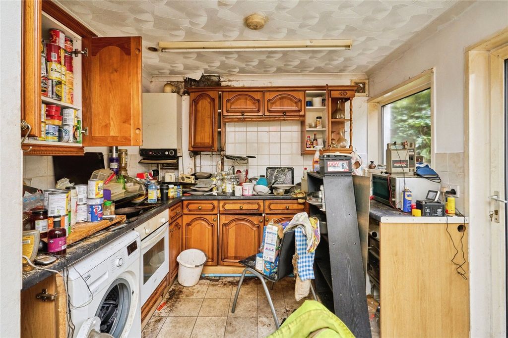 Property photo 2 of 9 Kitchen
