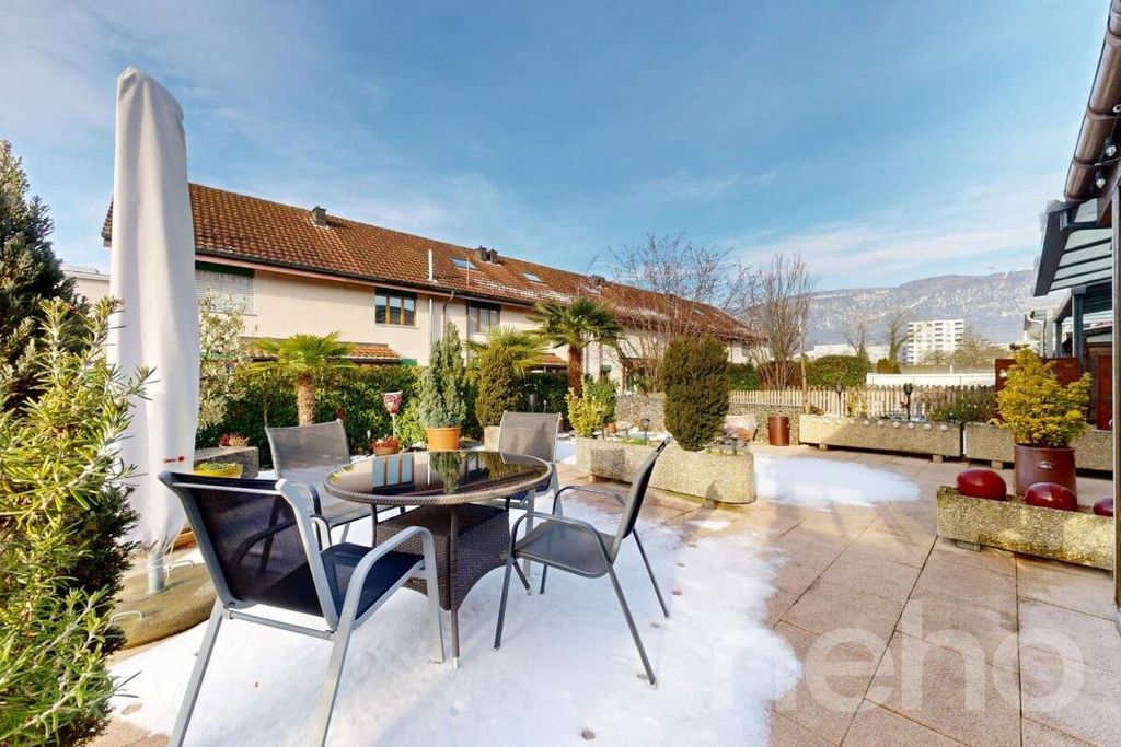 Property photo 2 of 12