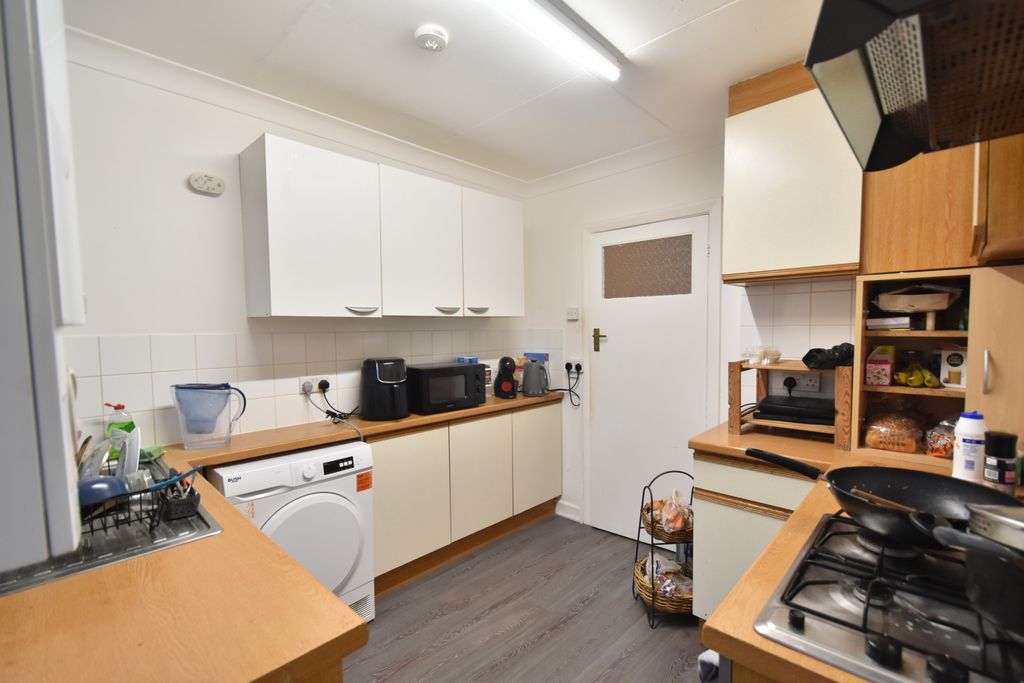 Property photo 3 of 9 Kitchen