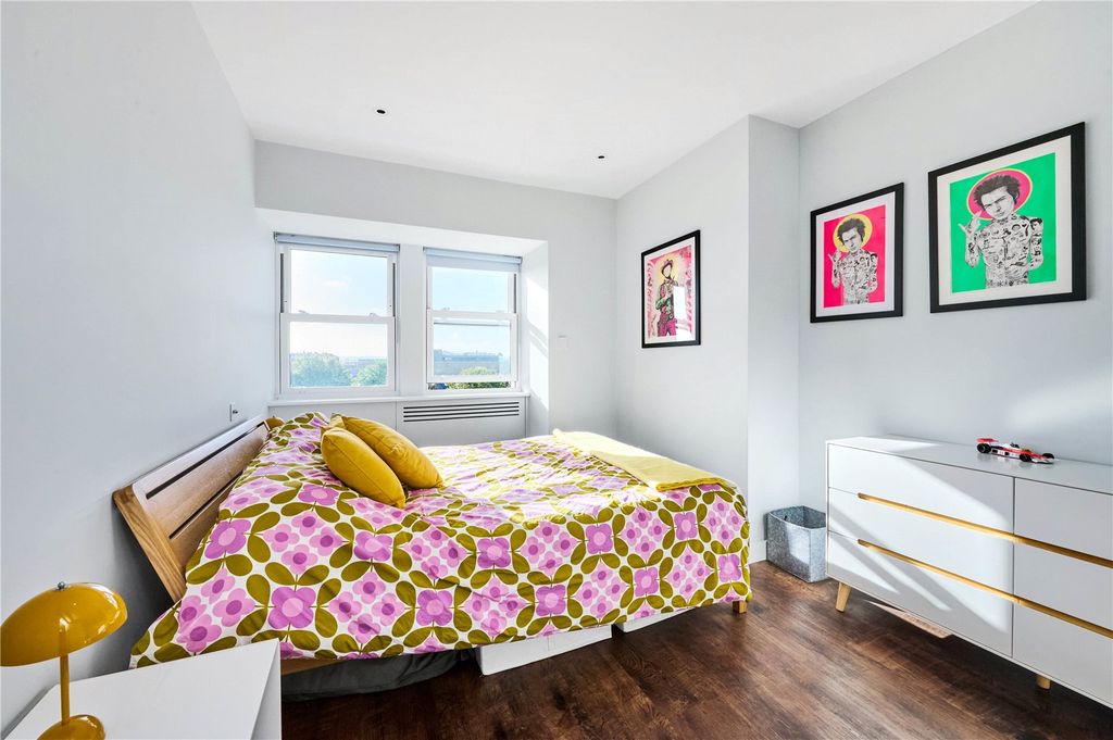 Property photo 3 of 17 Bedroom