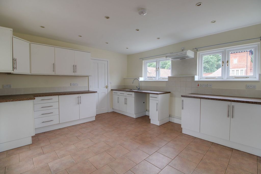Property photo 3 of 28