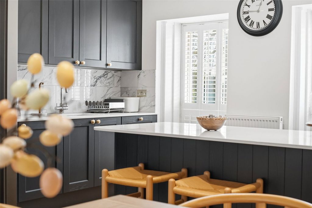 Property photo 3 of 12 Picture No. 11