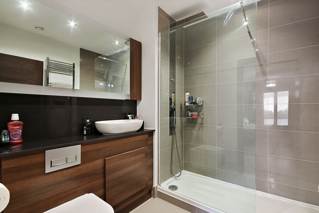 Additional image 15 of 2 bed flat for saleQueens Road, West Sussex, East Grinstead RH19