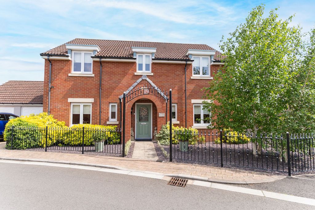 Property photo 1 of 39