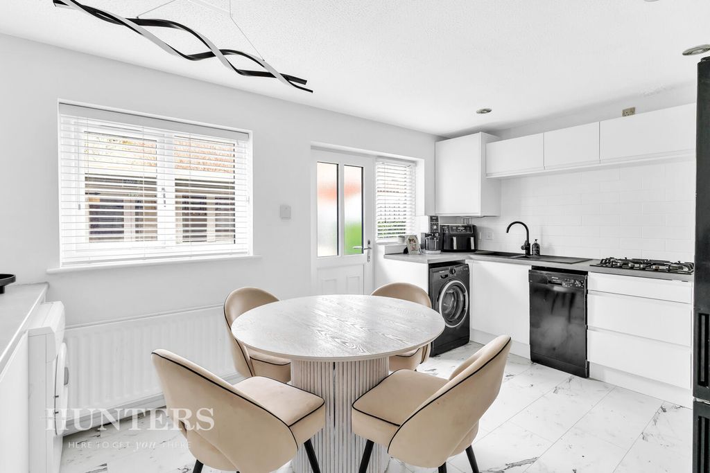 Property photo 3 of 19 Kitchen