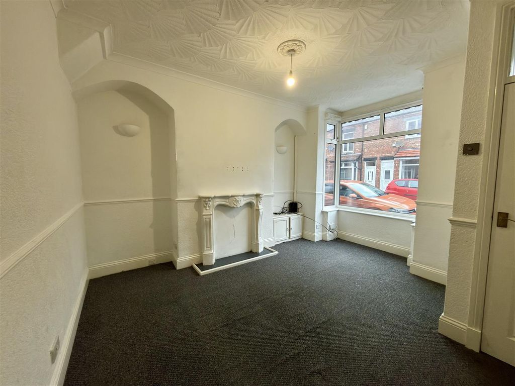 Property photo 2 of 8 Lounge