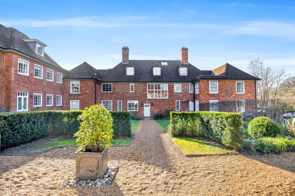 Property photo 1 of 33