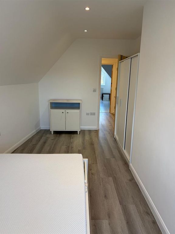Property photo 3 of 10 Bedroom 1.Jpg