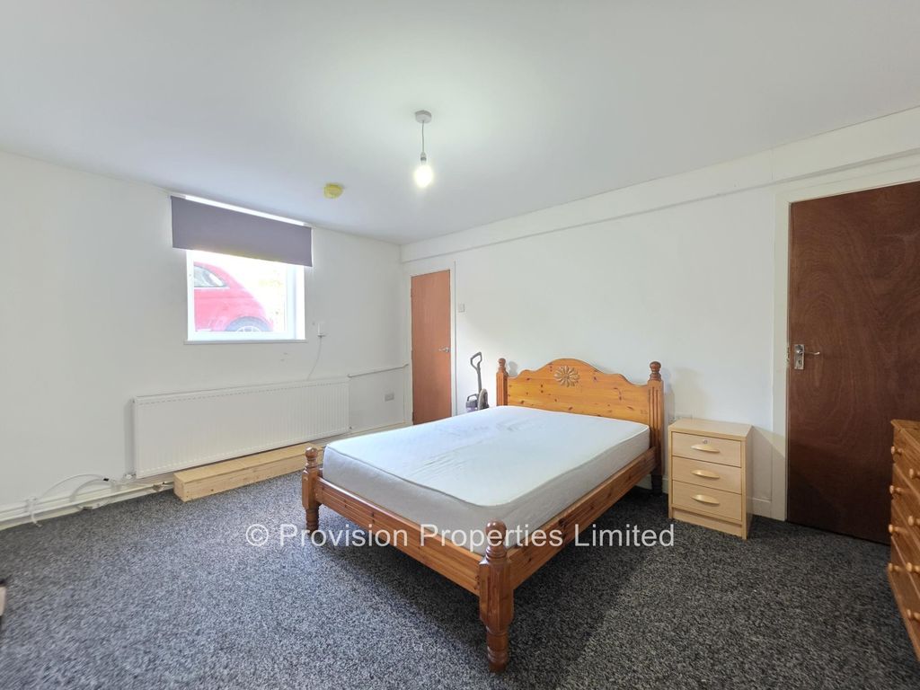 Property photo 3 of 6 Photo