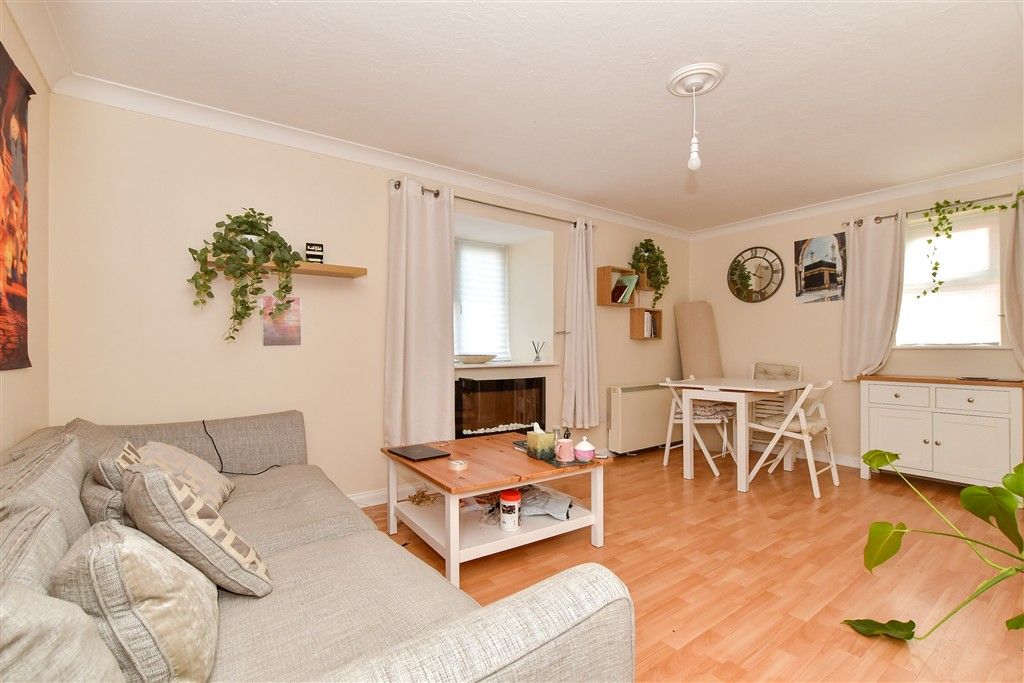 Property photo 3 of 7 Lounge/Diner