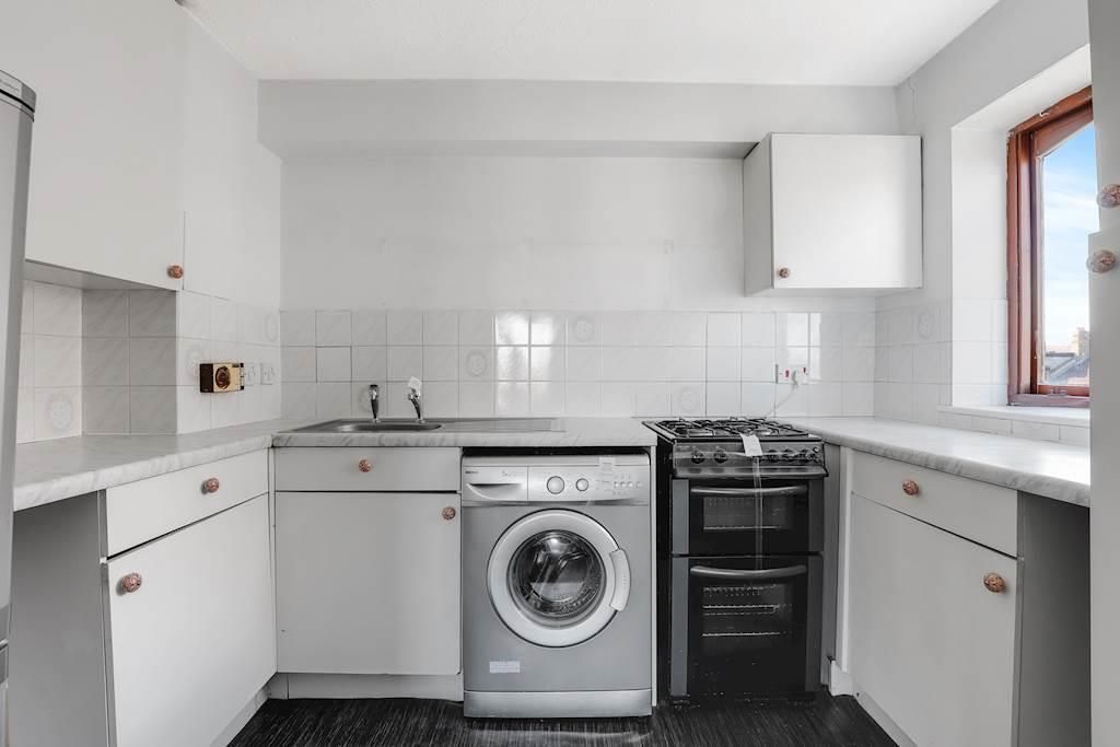 Property photo 3 of 14 07-5Ed6Jhpropwpen - Flat 10 Capel Court - 31-Small