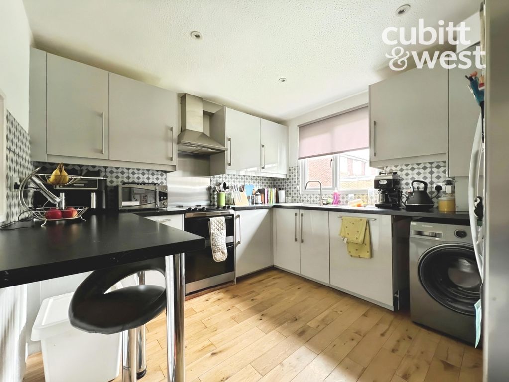 Property photo 2 of 13 Kitchen