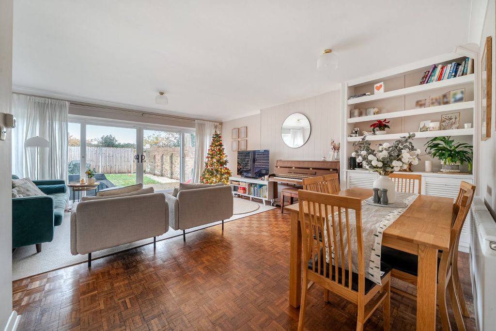 Property photo 2 of 27 Living Room