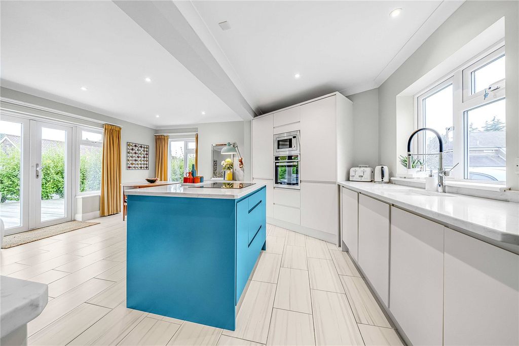 Property photo 3 of 21 Kitchen