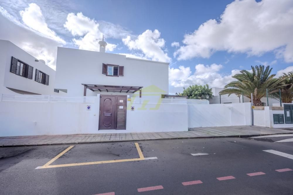 Property photo 2 of 25