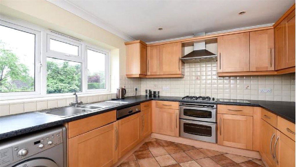 Property photo 3 of 5 Kitchen