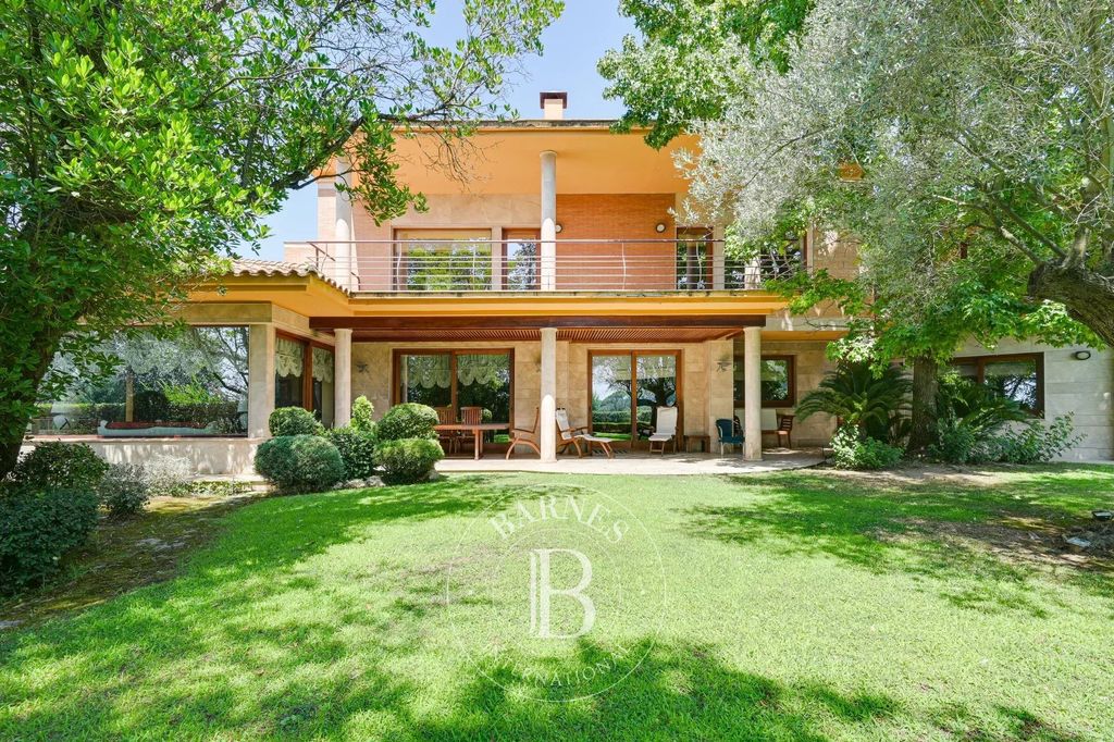 Property photo 2 of 64