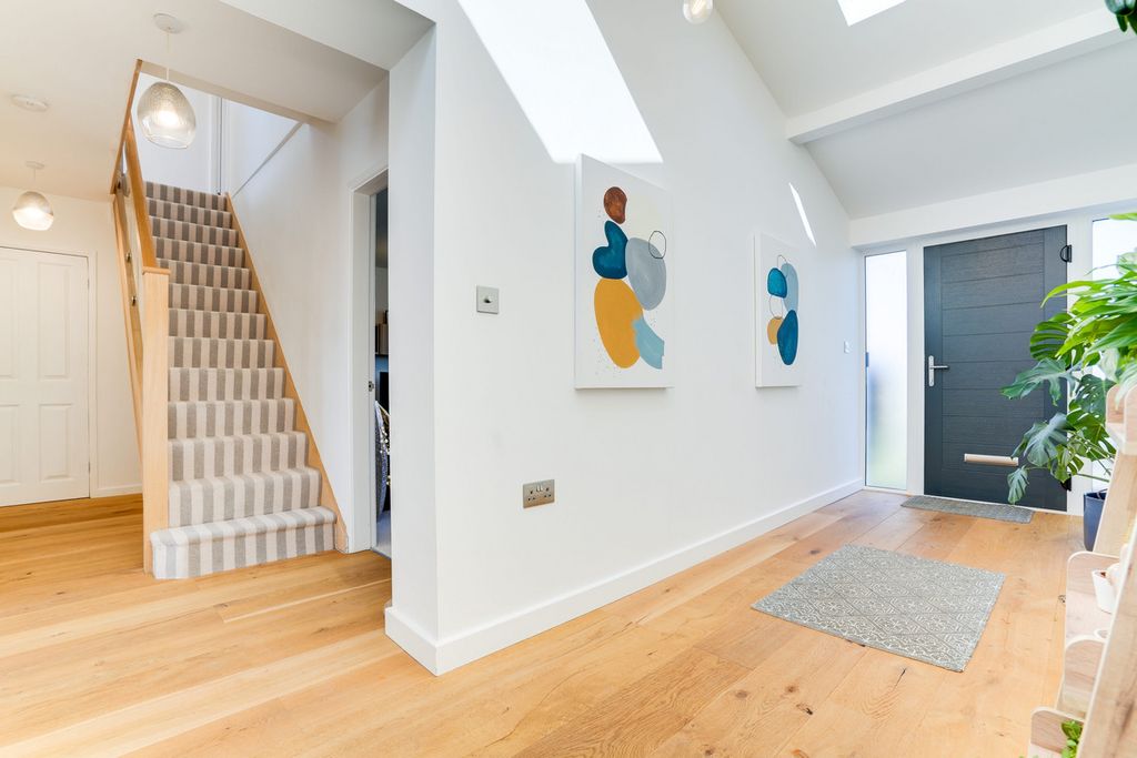 Property photo 2 of 25