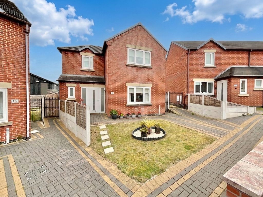Property photo 1 of 18