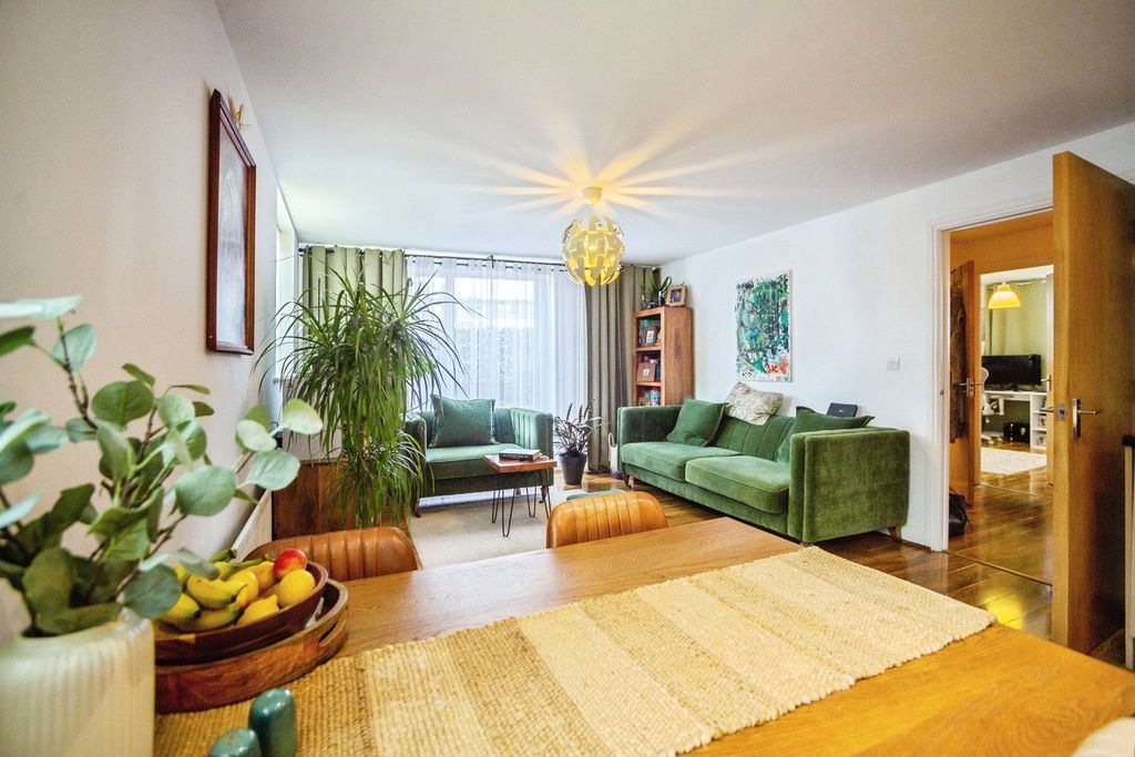 Property photo 2 of 17 Photo