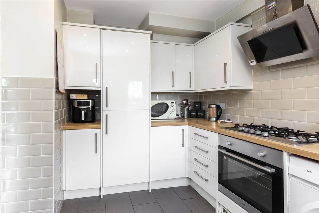 Property photo 2 of 17 Picture No. 21