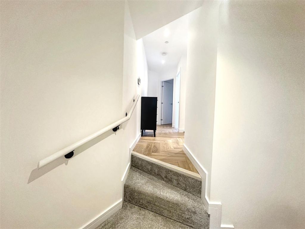 Property photo 3 of 8 Img_9415.Jpg