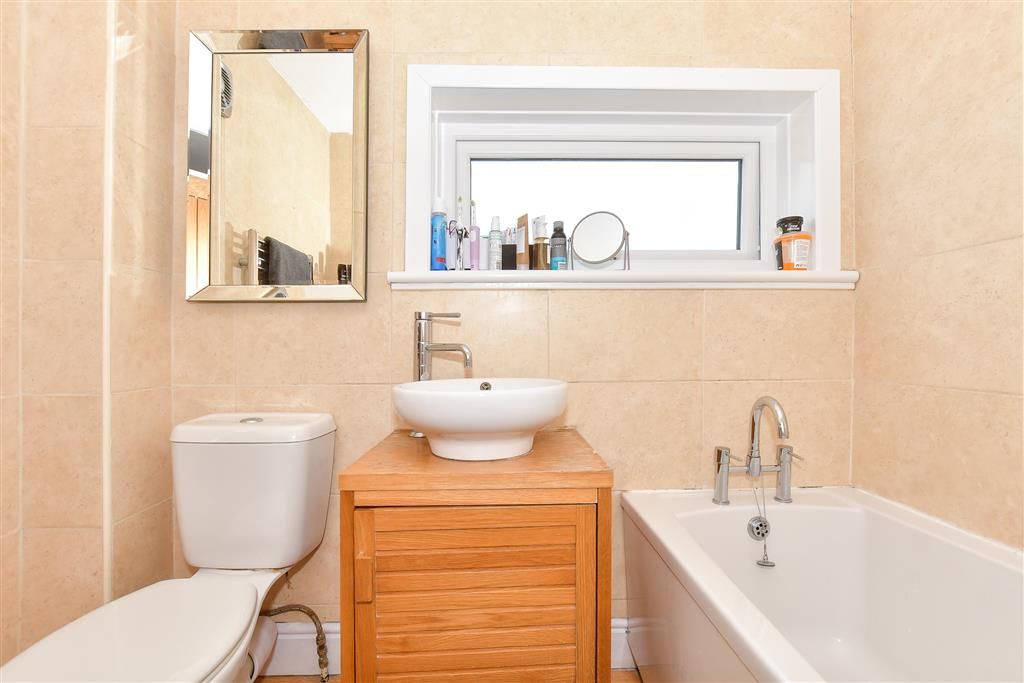 Property photo 3 of 9 Bathroom