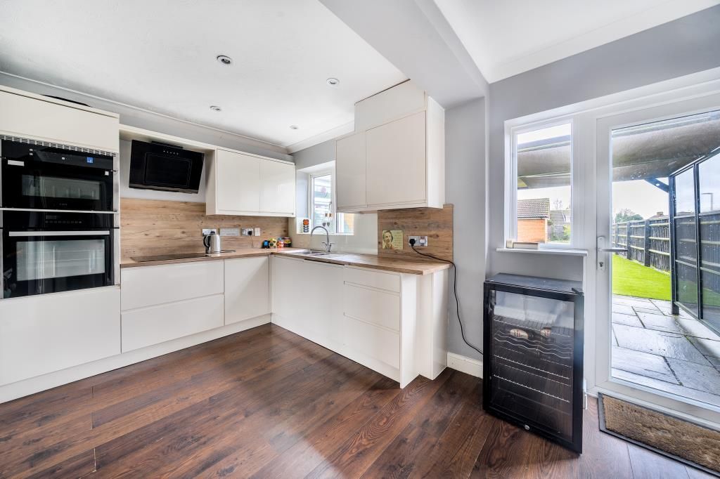 Property photo 3 of 25 Kitchen