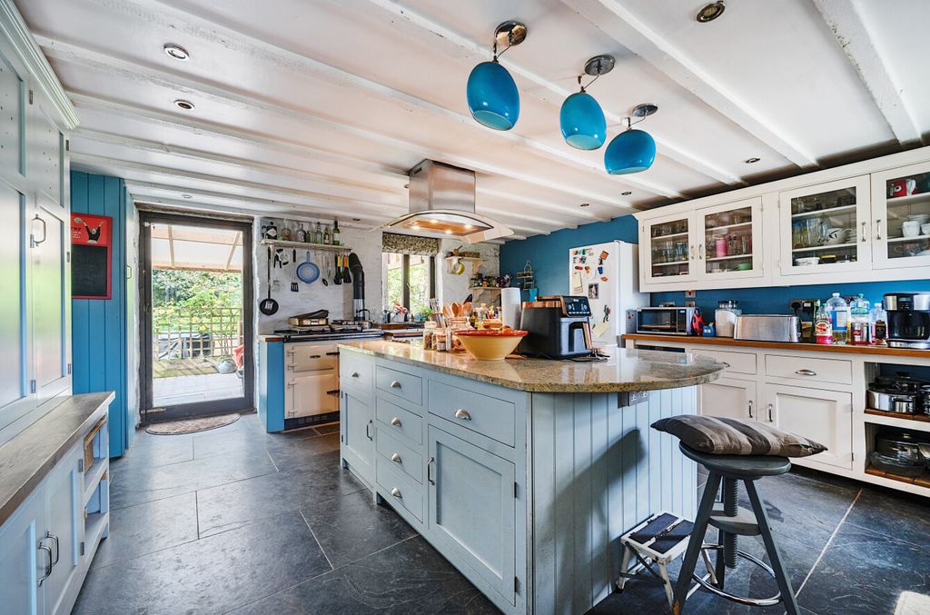 Property photo 2 of 26 House Kitchen