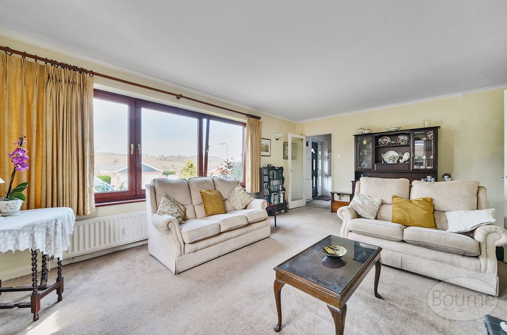 Property photo 2 of 13 73c2c851-9132-40B...