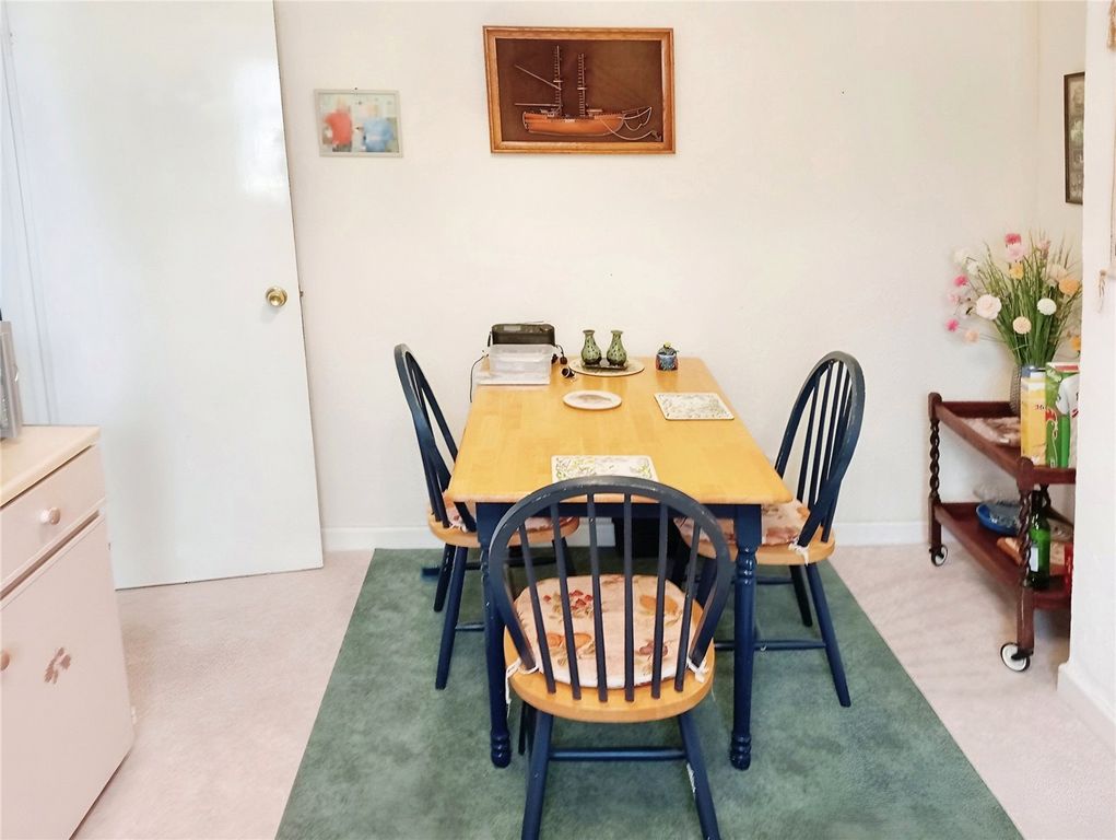 Property photo 3 of 14 Dining Area