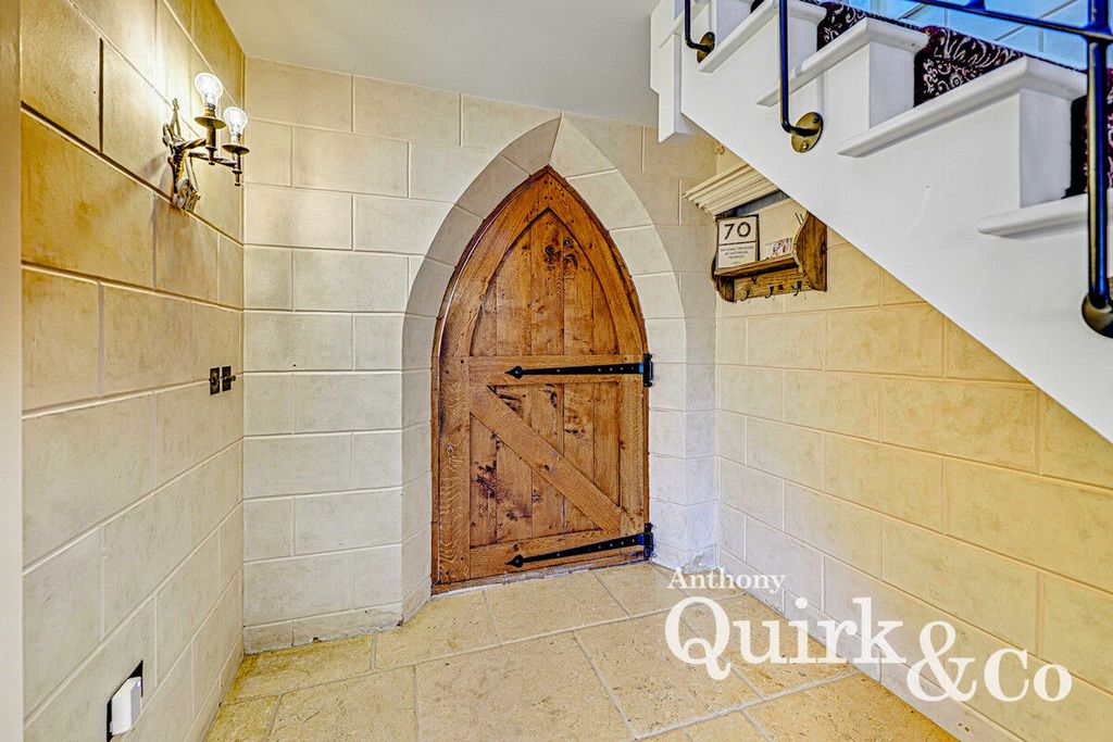 Property photo 2 of 48