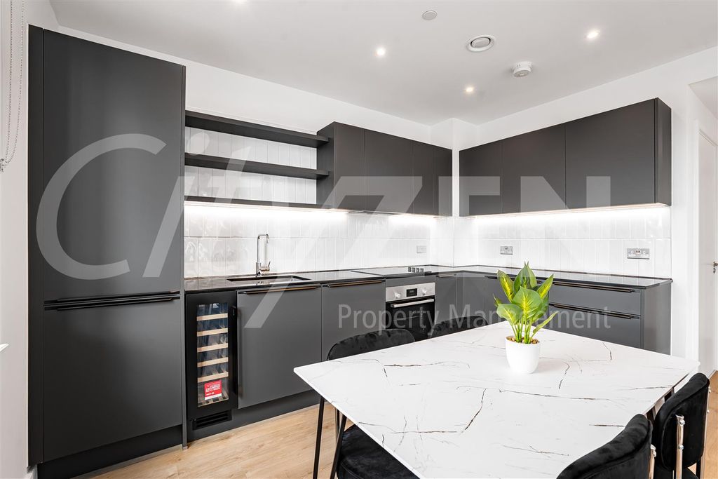 Property photo 2 of 18 Kitchen