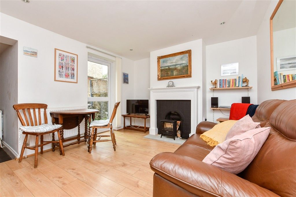 Property photo 1 of 11 Lounge