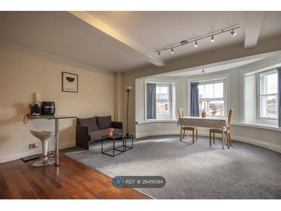 Property photo 1 of 6 Bright, Spacious Open Plan Living