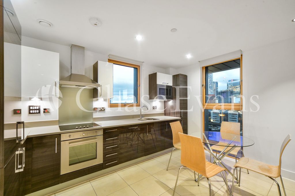 Property photo 2 of 14 Kitchen