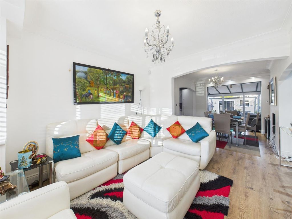 Property photo 2 of 21 Cam05080G0-Pr0254-Still004.Jpg