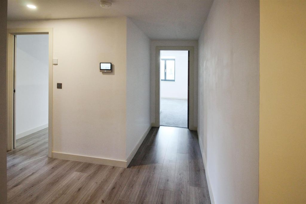 Property photo 2 of 12 Hallway