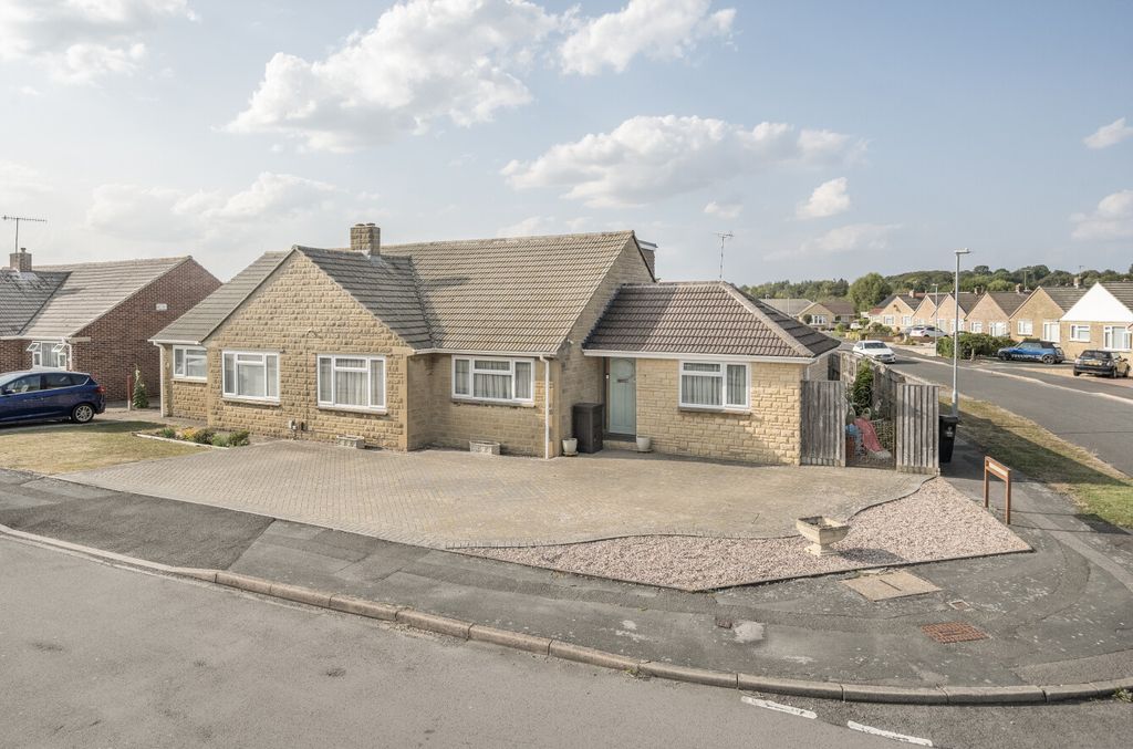 Property photo 1 of 15 13367731689F97d9d6841Arw