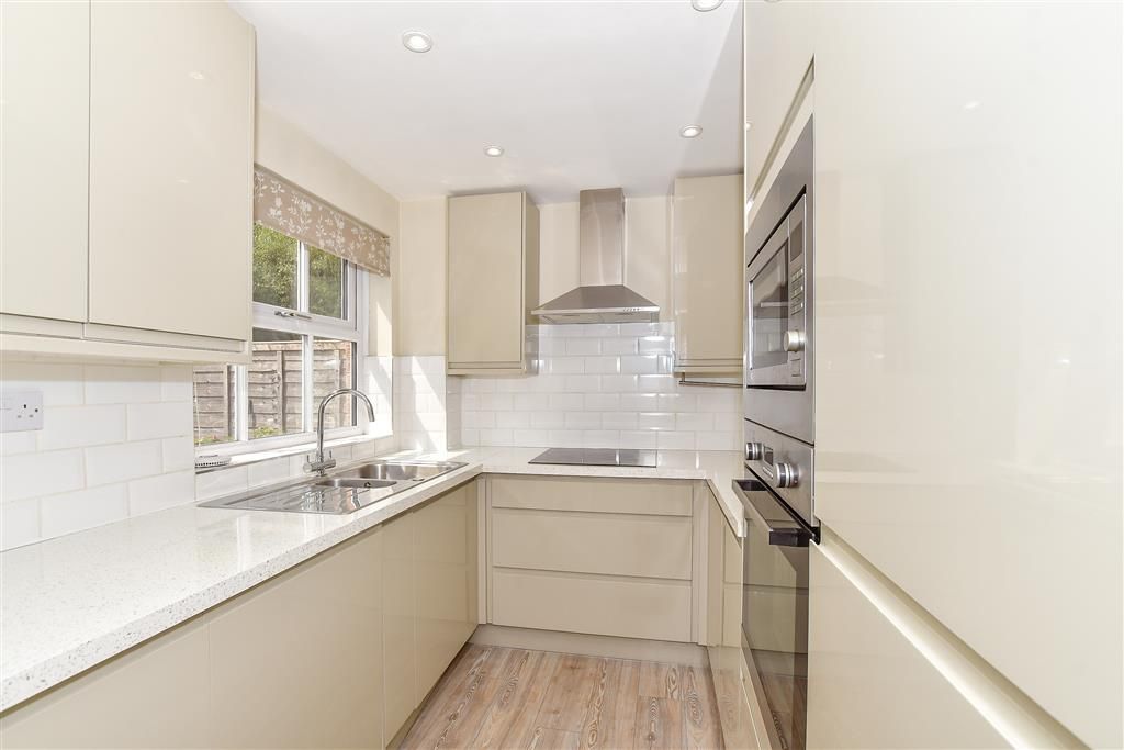 Property photo 3 of 14 Kitchen
