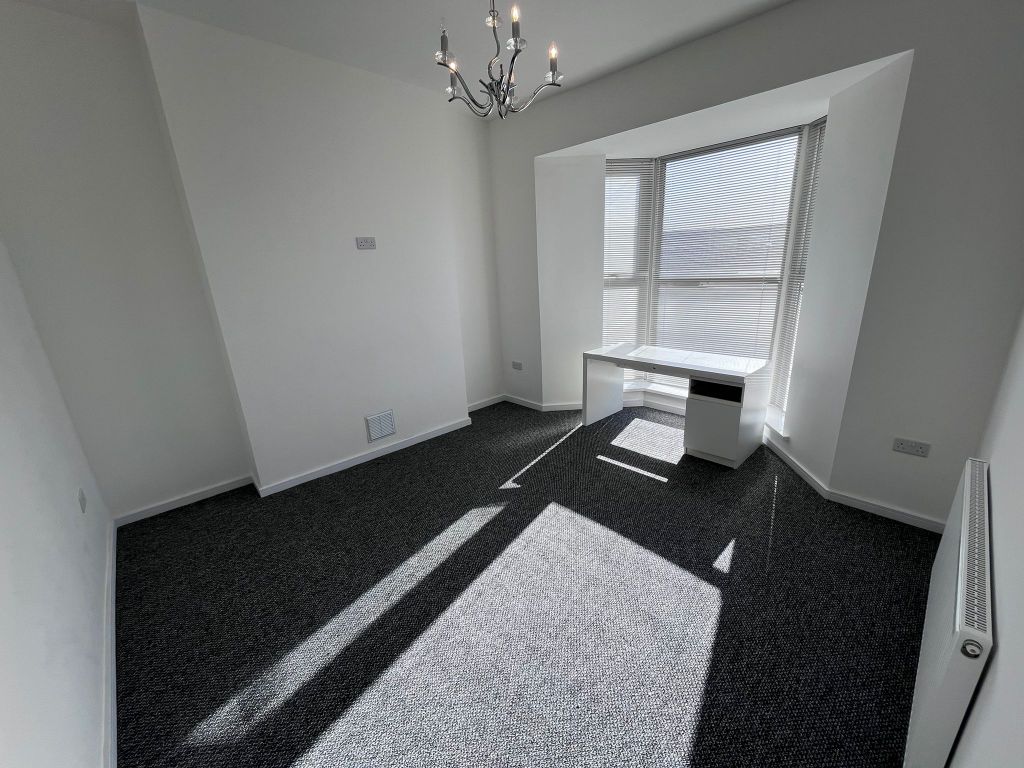 Property photo 2 of 14 Lounge