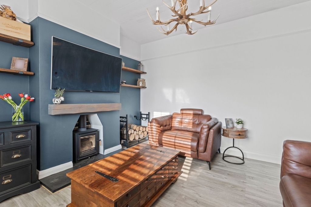 Property photo 3 of 39