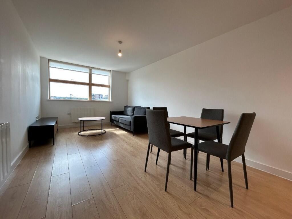 Property photo 1 of 7 Living Room