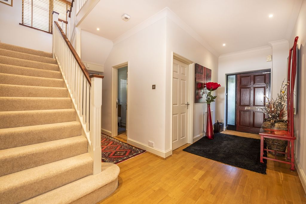 Property photo 2 of 23