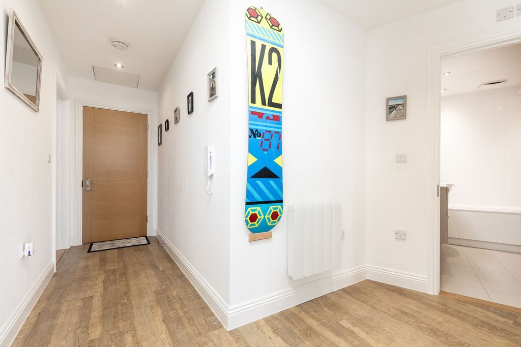 Property photo 3 of 25