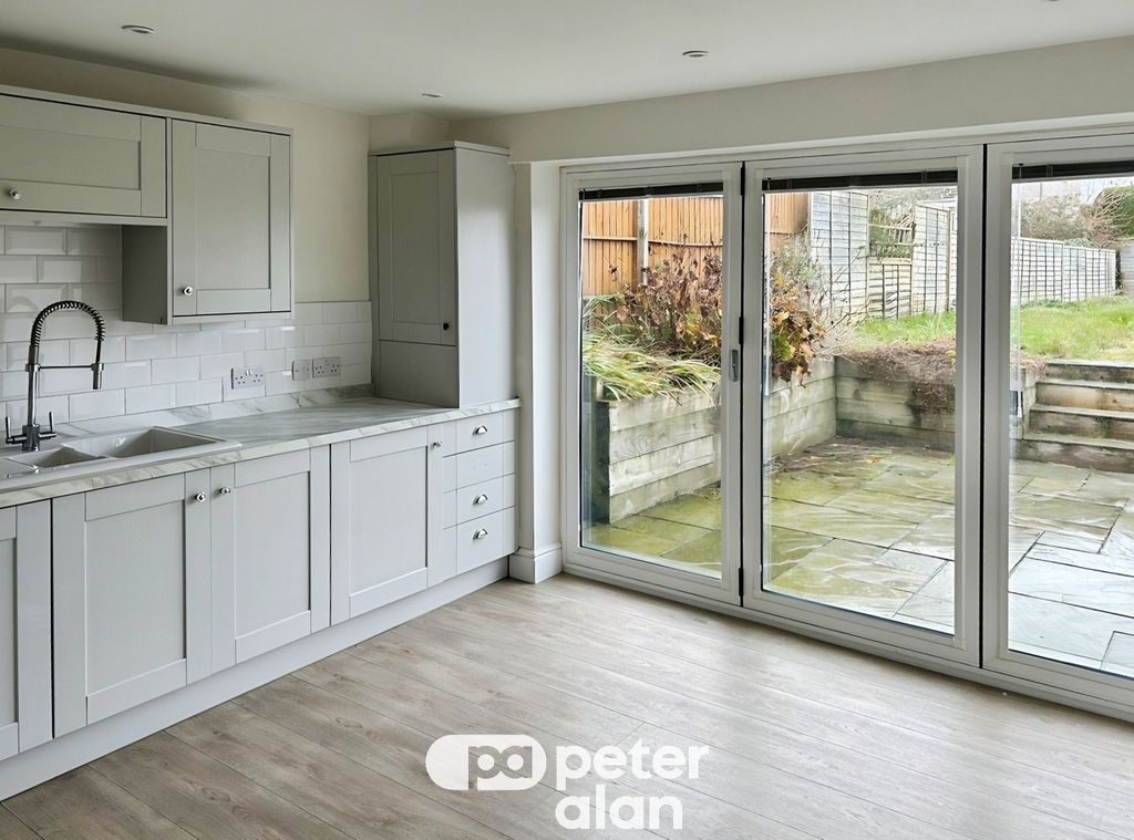 Property photo 2 of 17 Kitchen