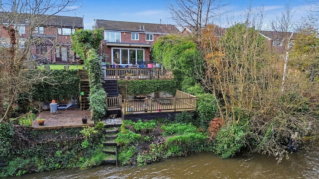 Property photo 1 of 32