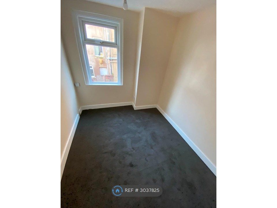 Property photo 1 of 6 Bedroom