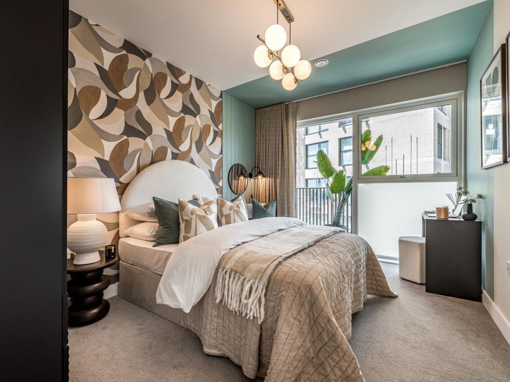 Property photo 2 of 12 Kew Bridge Rise, Wren House, Bedroom 2